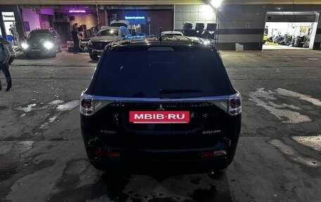Mitsubishi Outlander III рестайлинг 3, 2013 год, 1 430 000 рублей, 3 фотография