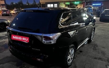Mitsubishi Outlander III рестайлинг 3, 2013 год, 1 430 000 рублей, 2 фотография