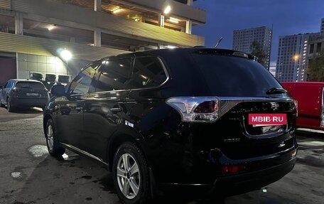 Mitsubishi Outlander III рестайлинг 3, 2013 год, 1 430 000 рублей, 5 фотография