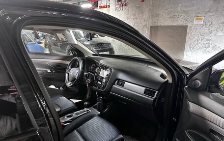 Mitsubishi Outlander III рестайлинг 3, 2013 год, 1 430 000 рублей, 12 фотография