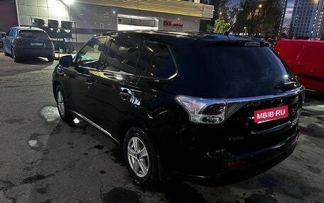 Mitsubishi Outlander III рестайлинг 3, 2013 год, 1 430 000 рублей, 6 фотография