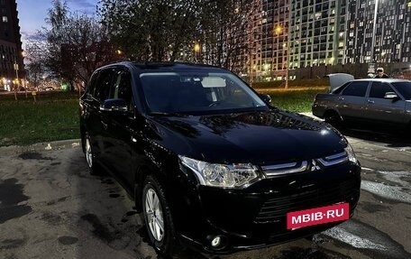 Mitsubishi Outlander III рестайлинг 3, 2013 год, 1 430 000 рублей, 9 фотография