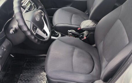Hyundai Solaris II рестайлинг, 2012 год, 820 000 рублей, 15 фотография
