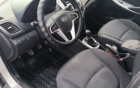 Hyundai Solaris II рестайлинг, 2012 год, 820 000 рублей, 14 фотография
