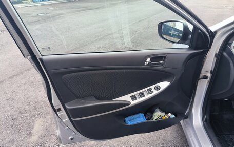 Hyundai Solaris II рестайлинг, 2012 год, 820 000 рублей, 13 фотография