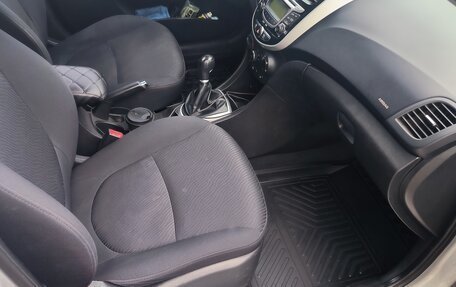 Hyundai Solaris II рестайлинг, 2012 год, 820 000 рублей, 23 фотография