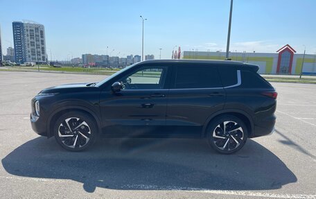 Mitsubishi Outlander, 2023 год, 3 600 000 рублей, 3 фотография