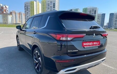 Mitsubishi Outlander, 2023 год, 3 600 000 рублей, 7 фотография