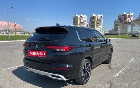 Mitsubishi Outlander, 2023 год, 3 600 000 рублей, 5 фотография
