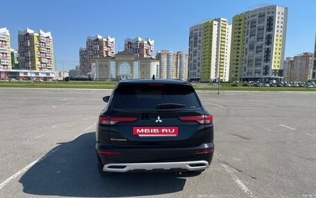 Mitsubishi Outlander, 2023 год, 3 600 000 рублей, 6 фотография