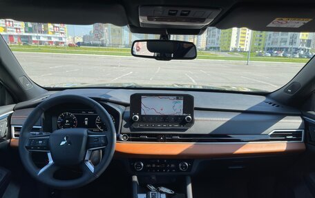 Mitsubishi Outlander, 2023 год, 3 600 000 рублей, 13 фотография