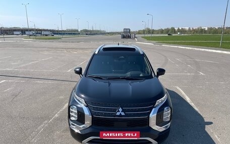 Mitsubishi Outlander, 2023 год, 3 600 000 рублей, 23 фотография