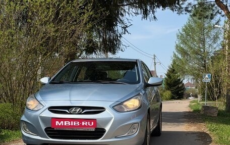 Hyundai Solaris II рестайлинг, 2012 год, 820 000 рублей, 3 фотография