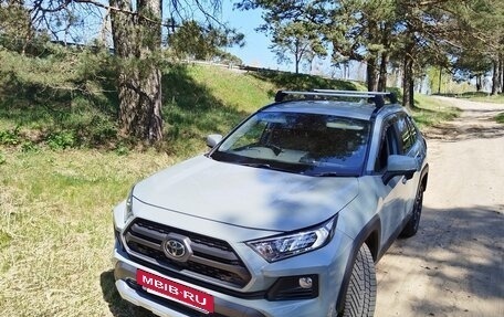 Toyota RAV4, 2019 год, 2 850 000 рублей, 2 фотография