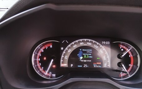 Toyota RAV4, 2019 год, 2 850 000 рублей, 18 фотография