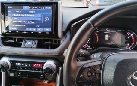 Toyota RAV4, 2019 год, 2 850 000 рублей, 15 фотография