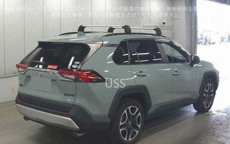 Toyota RAV4, 2019 год, 2 850 000 рублей, 40 фотография