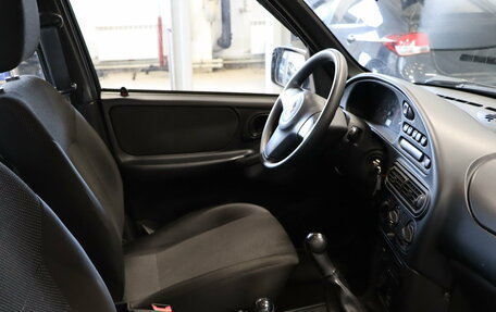 Chevrolet Niva I рестайлинг, 2015 год, 549 990 рублей, 11 фотография