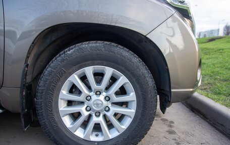 Toyota Land Cruiser Prado 150 рестайлинг 2, 2015 год, 3 696 000 рублей, 19 фотография