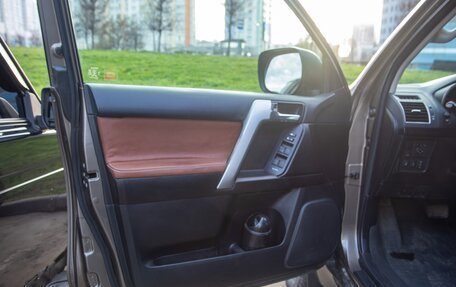 Toyota Land Cruiser Prado 150 рестайлинг 2, 2015 год, 3 696 000 рублей, 29 фотография