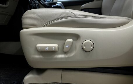 Toyota Land Cruiser Prado 150 рестайлинг 2, 2013 год, 3 695 000 рублей, 23 фотография