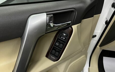 Toyota Land Cruiser Prado 150 рестайлинг 2, 2013 год, 3 695 000 рублей, 25 фотография