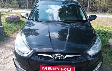 Hyundai Solaris II рестайлинг, 2013 год, 600 000 рублей, 3 фотография