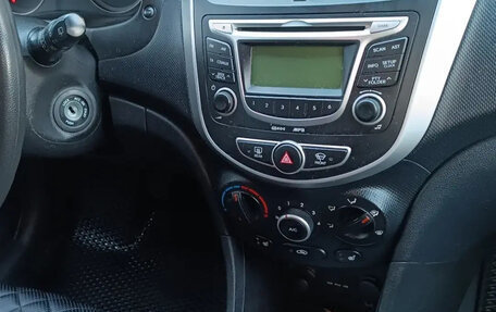 Hyundai Solaris II рестайлинг, 2013 год, 600 000 рублей, 9 фотография