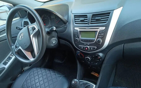 Hyundai Solaris II рестайлинг, 2013 год, 600 000 рублей, 14 фотография