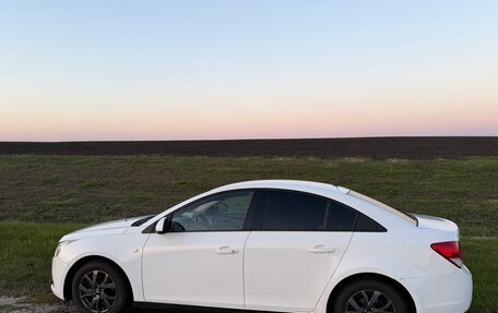Chevrolet Cruze II, 2010 год, 680 000 рублей, 8 фотография