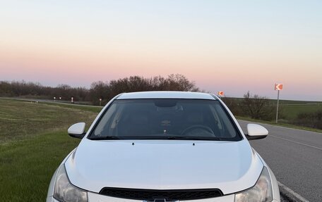 Chevrolet Cruze II, 2010 год, 680 000 рублей, 3 фотография