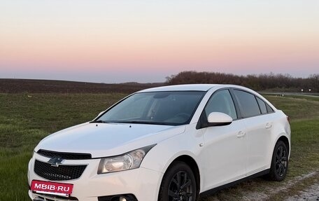 Chevrolet Cruze II, 2010 год, 680 000 рублей, 2 фотография
