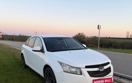 Chevrolet Cruze II, 2010 год, 680 000 рублей, 5 фотография