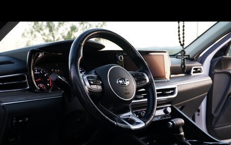 KIA K5, 2021 год, 2 400 000 рублей, 24 фотография
