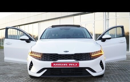 KIA K5, 2021 год, 2 400 000 рублей, 35 фотография