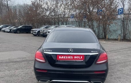 Mercedes-Benz E-Класс, 2019 год, 2 200 000 рублей, 3 фотография