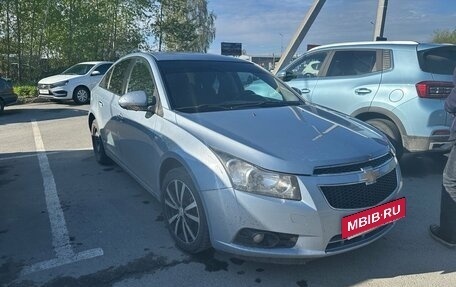 Chevrolet Cruze II, 2011 год, 585 000 рублей, 3 фотография