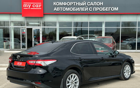 Toyota Camry, 2021 год, 2 750 000 рублей, 4 фотография