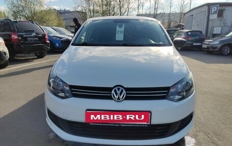 Volkswagen Polo VI (EU Market), 2011 год, 819 000 рублей, 2 фотография