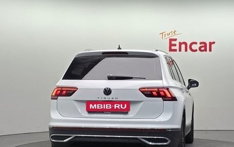Volkswagen Tiguan II, 2022 год, 2 692 000 рублей, 4 фотография