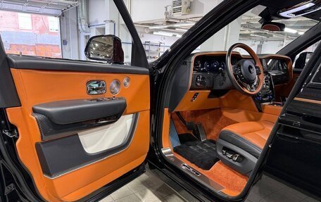 Rolls-Royce Cullinan, 2024 год, 62 500 000 рублей, 8 фотография