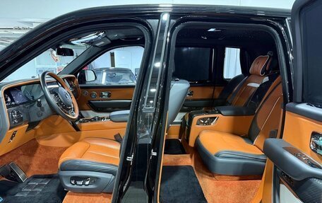 Rolls-Royce Cullinan, 2024 год, 62 500 000 рублей, 11 фотография
