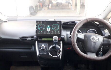 Toyota Wish II, 2012 год, 1 360 000 рублей, 14 фотография