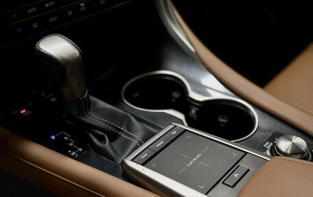 Lexus RX IV рестайлинг, 2020 год, 4 550 000 рублей, 19 фотография