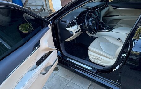 Toyota Camry, 2018 год, 2 650 000 рублей, 11 фотография