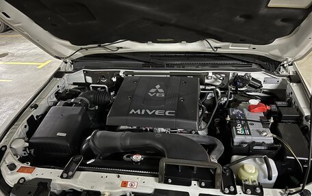 Mitsubishi Pajero IV, 2019 год, 5 400 000 рублей, 14 фотография