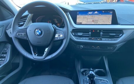 BMW 1 серия, 2023 год, 2 620 000 рублей, 14 фотография