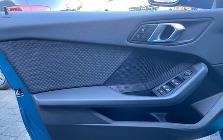 BMW 1 серия, 2023 год, 2 620 000 рублей, 13 фотография