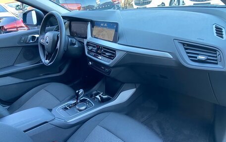 BMW 1 серия, 2023 год, 2 620 000 рублей, 11 фотография