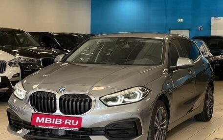 BMW 1 серия, 2022 год, 2 750 000 рублей, 2 фотография